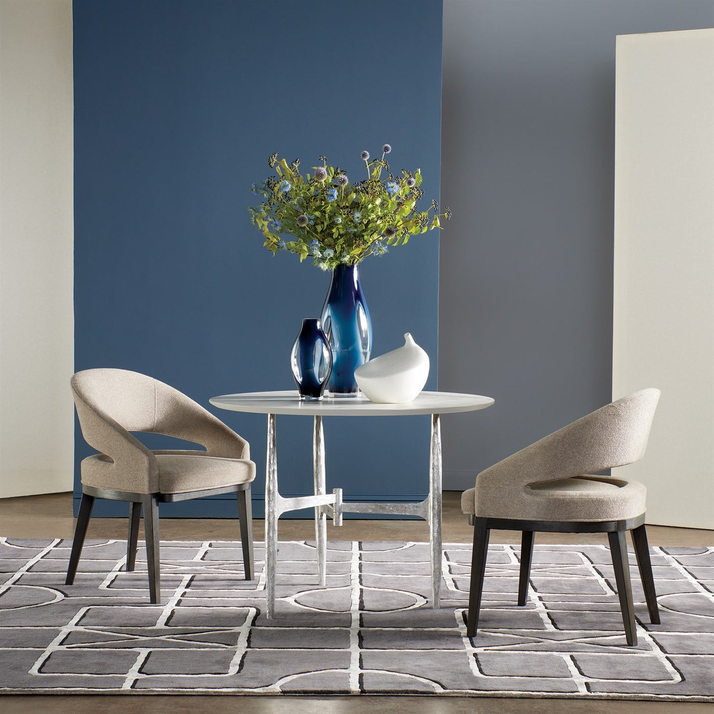 Radius Round 42"Dia Table-Silver w/Golden White Top