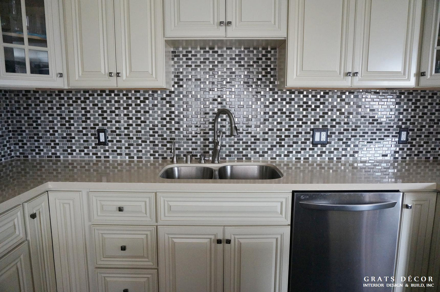 Outer Parkside Kitchen Remodel - Grats Decor Interior Design & Build Inc.
