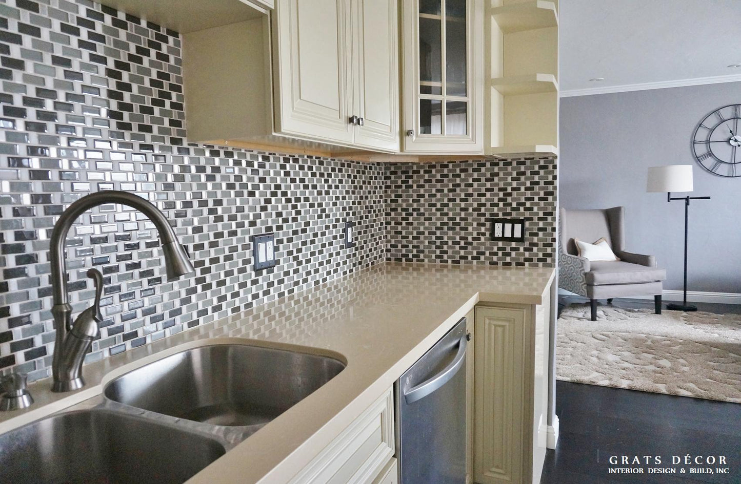 Outer Parkside Kitchen Remodel - Grats Decor Interior Design & Build Inc.