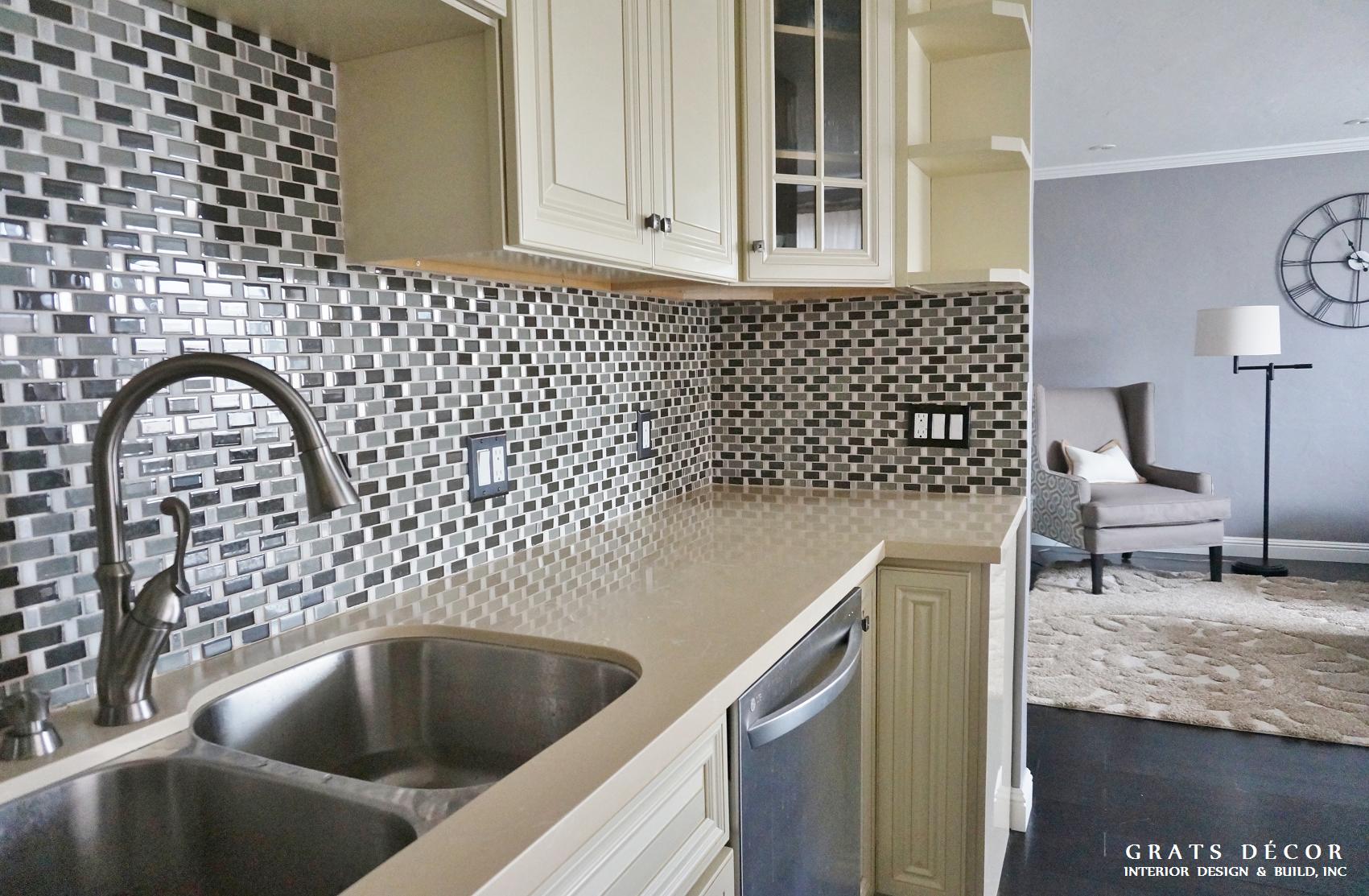 Outer Parkside Kitchen Remodel - Grats Decor Interior Design & Build Inc.